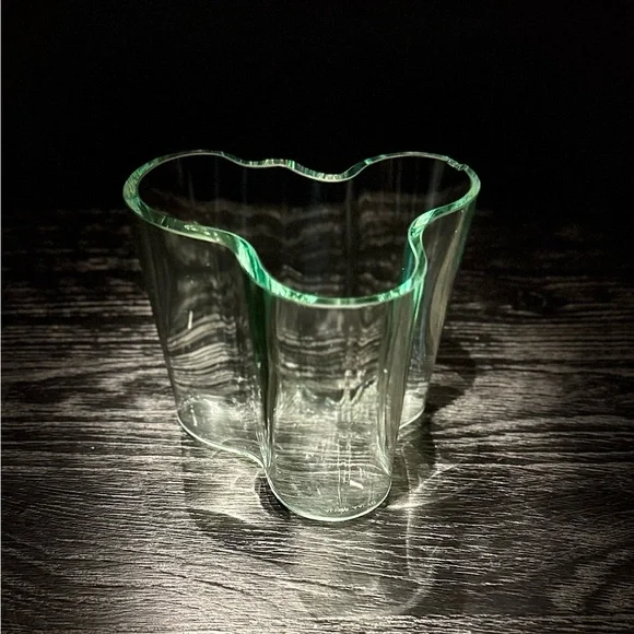 Alvar Aalto Littala Wavy Glass Vase from MOMA Museum of Modern Art NYC. 🪻🪻🪻 - Picture 2 of 9